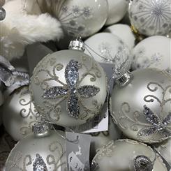 Bauble white with silver snowflake 